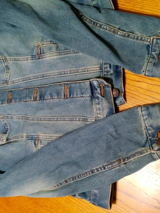 CLOTHING - Picture 5 of 6